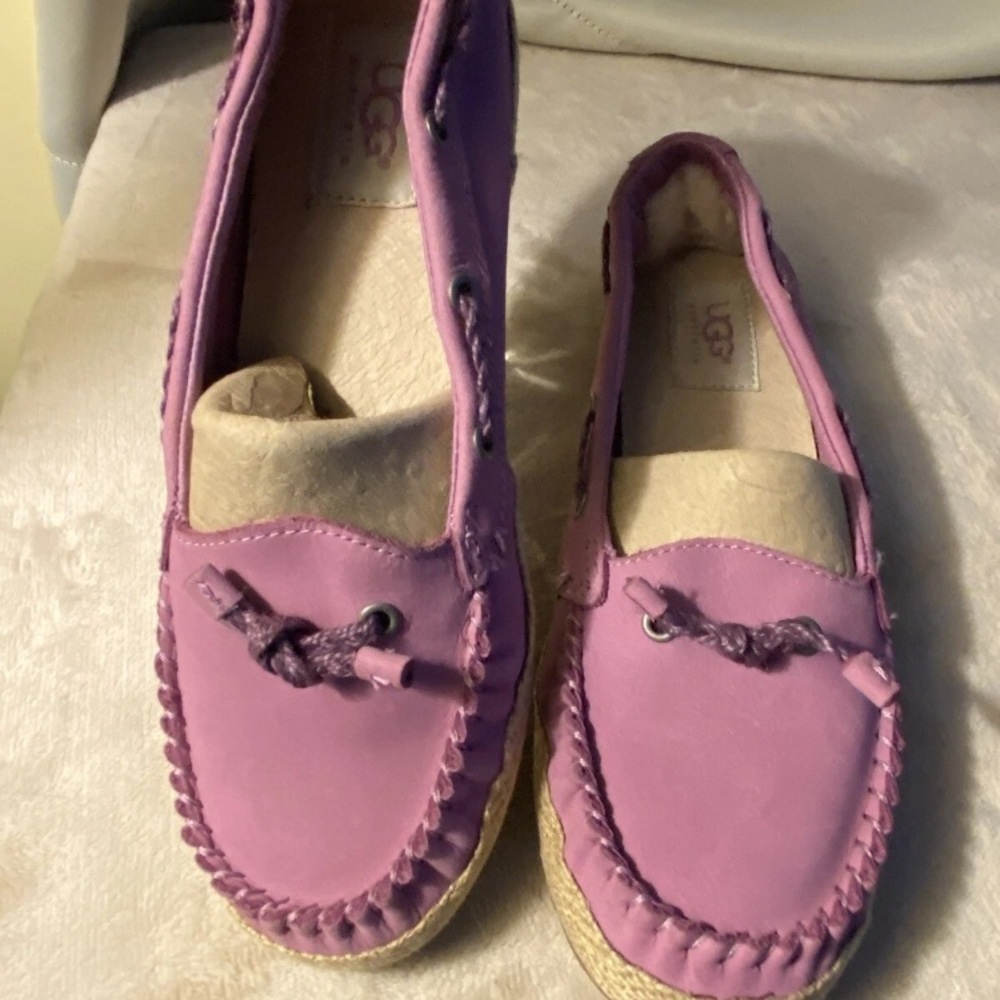 UGG Chivon 1004111 Purple Leather Moccasin Loafers Size 6.5 NEW